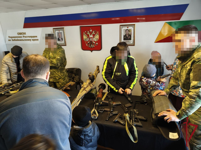 В Чите на базе ОМОН «Коршун» состоялся день открытых дверей для детей