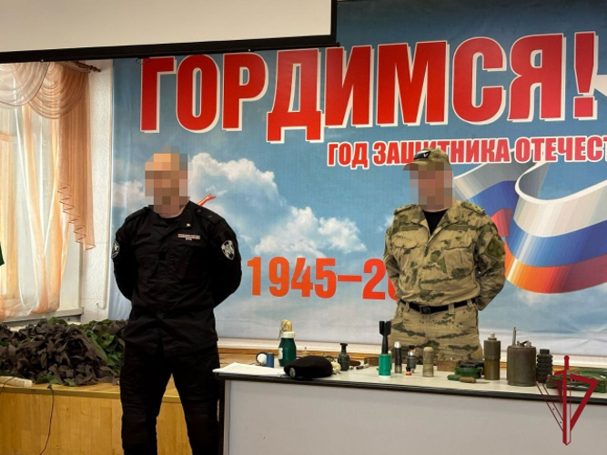 В Чите сотрудники Росгвардии провели урок мужества для воспитанников спортивной школы