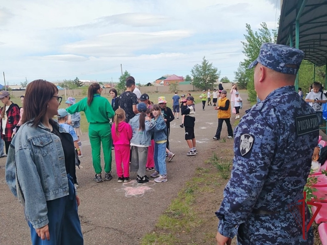В Забайкалье сотрудники вневедомственной охраны посетили пришкольные лагеря