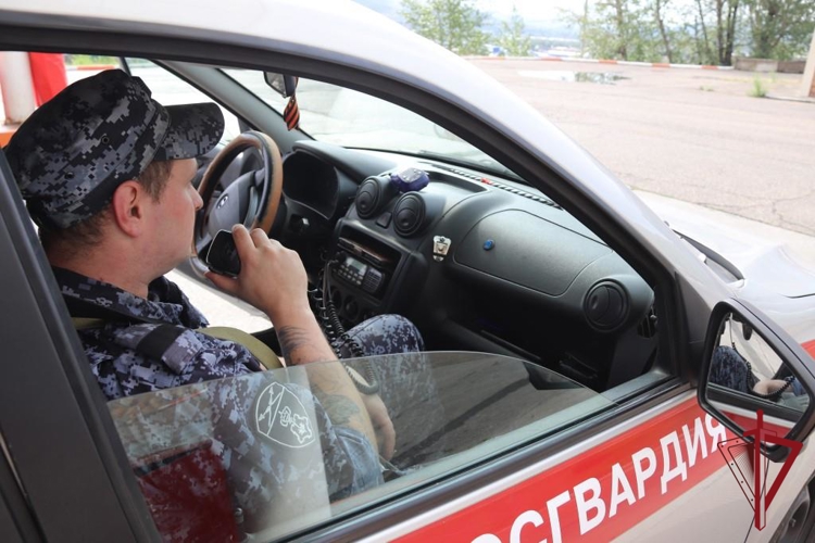В Краснокаменске сотрудники вневедомственной охраны нашли потерявшегося ребенка