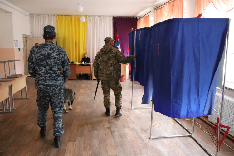В Забайкалье сотрудники Росгвардии обеспечили безопасность в единый день голосования