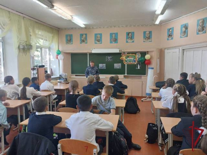 Сотрудники вневедомственной охраны провели уроки безопасности для школьников