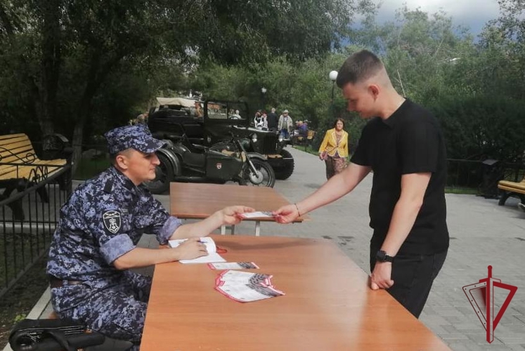 Сотрудники вневедомственной охраны пригласили забайкальцев на службу