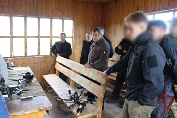 Сотрудники СОБР «Кристалл» протестировали новый дрон, разработанный забайкальскими инженерами 