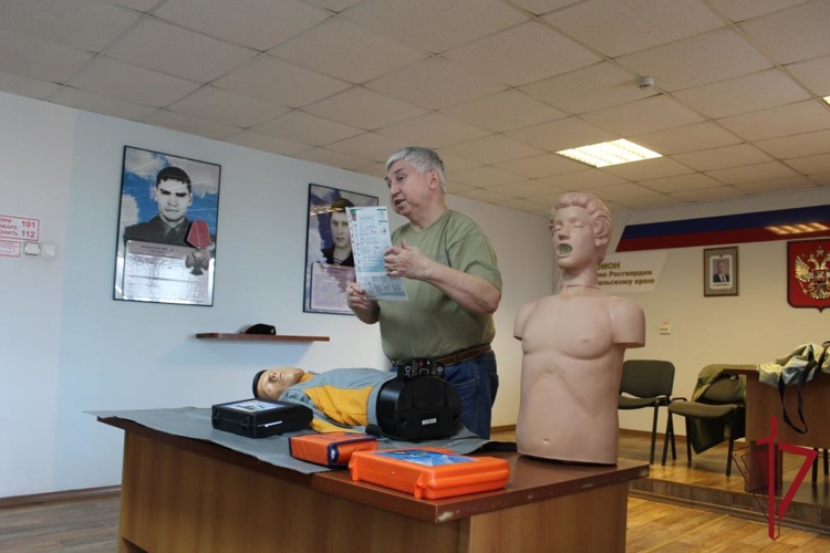 В Чите сотрудники и военнослужащие Росгвардии прослушали лекцию на тему оказания первой помощи при ДТП