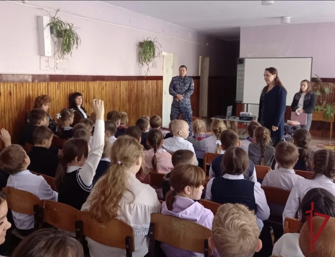 В Первомайске сотрудники Росгвардии рассказали школьникам о безопасности