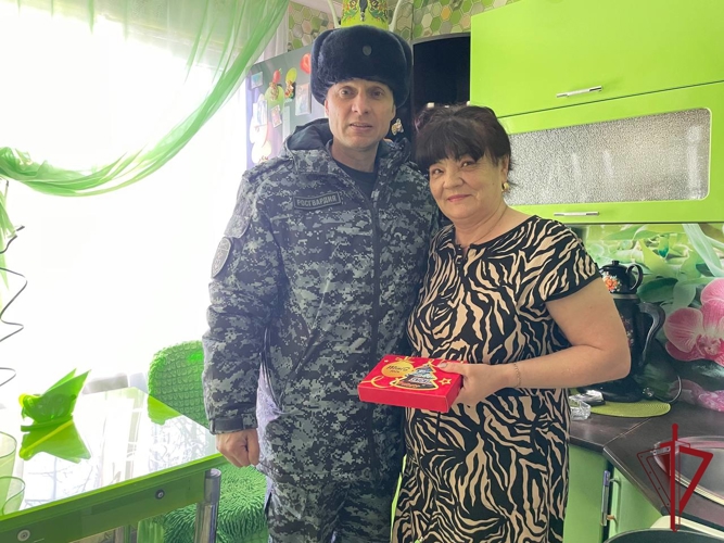 Сотрудники Росгвардии побывали в гостях у родителей военнослужащих, погибших при исполнении воинского долга