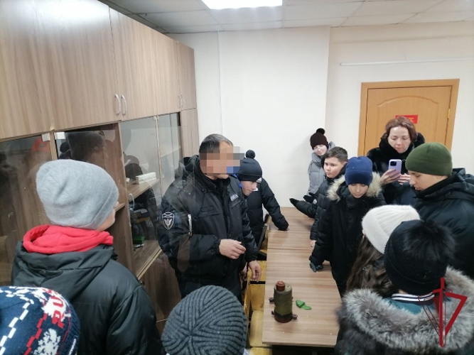 В Чите школьники познакомились с отрядом мобильным особого назначения Росгвардии