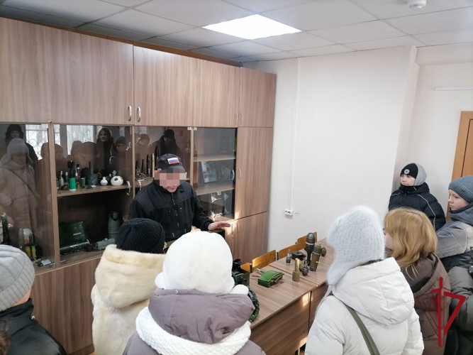 Читинские школьники побывали в гостях у ОМОНа «Коршуна»