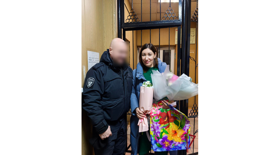 Сотрудники Росгвардии в Забайкалье поздравили жён своих погибших коллег с Международным женским днём