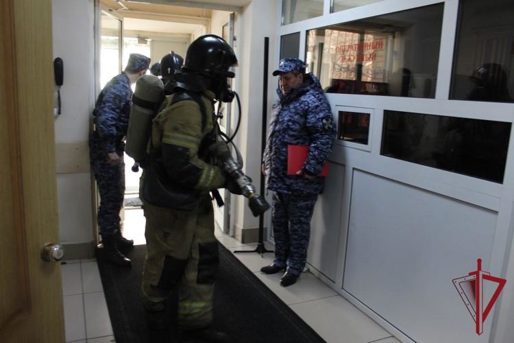 В Чите прошли межведомственные учения Росгвардии и МЧС по тушению пожара