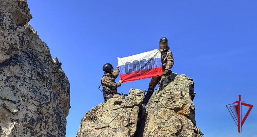 В Забайкалье сотрудники СОБР отработали навыки горной подготовки