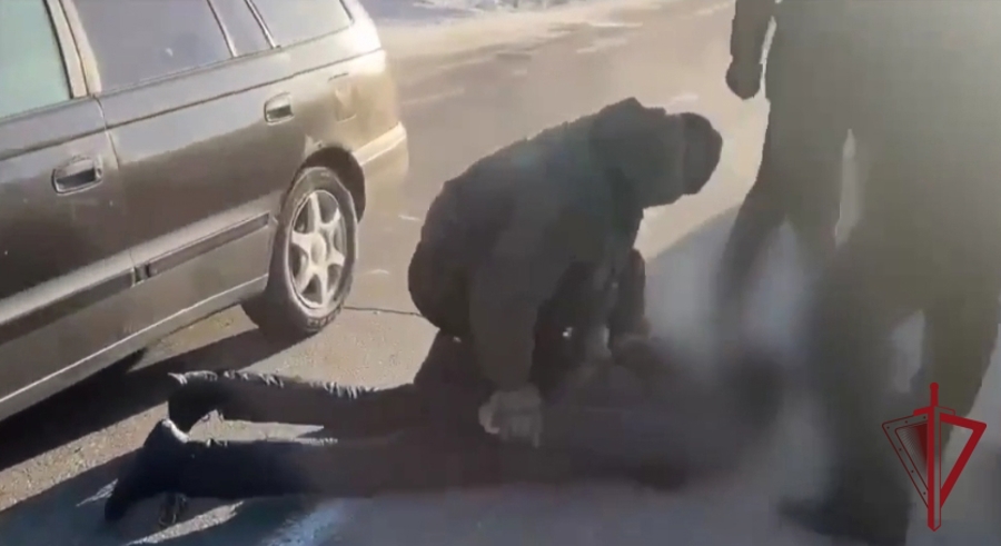 В Забайкалье сотрудники специального подразделения Росгвардии задержали подозреваемых в наркопреступлении 