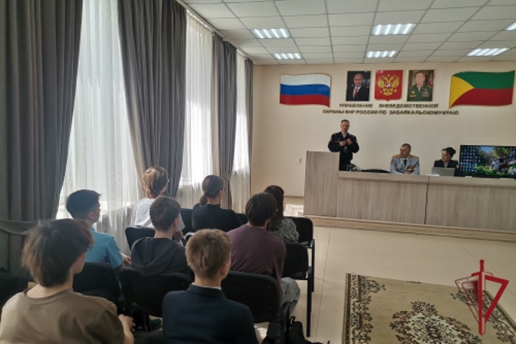  В Чите в музее вневедомственной охраны прошел урок мужества для читинских старшеклассников
