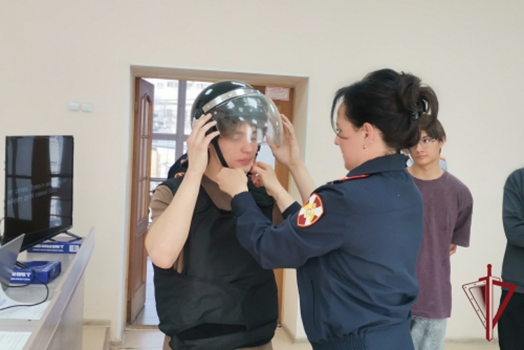  В Чите в музее вневедомственной охраны прошел урок мужества для читинских старшеклассников