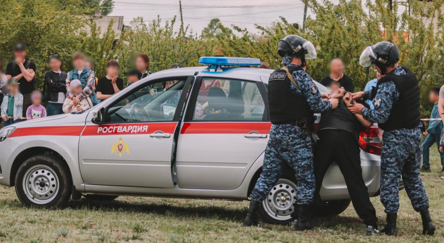 Семейный праздник под защитой: ветераны и действующие сотрудники устроили незабываемый день для своих детей