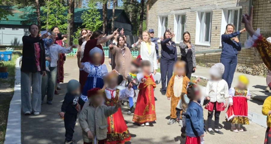 В Чите сотрудники Росгвардии поздравили детей с Международным праздником