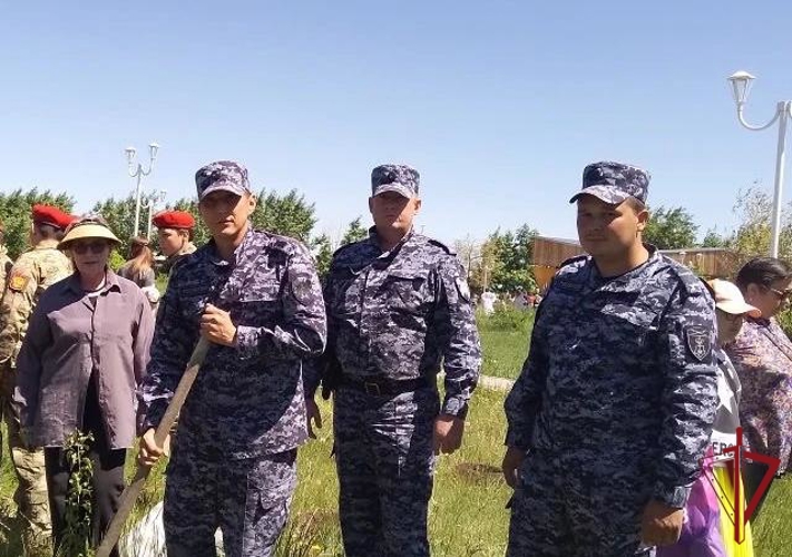 В Приаргунске сотрудники вневедомственной охраны приняли участие в акции «Живая память»