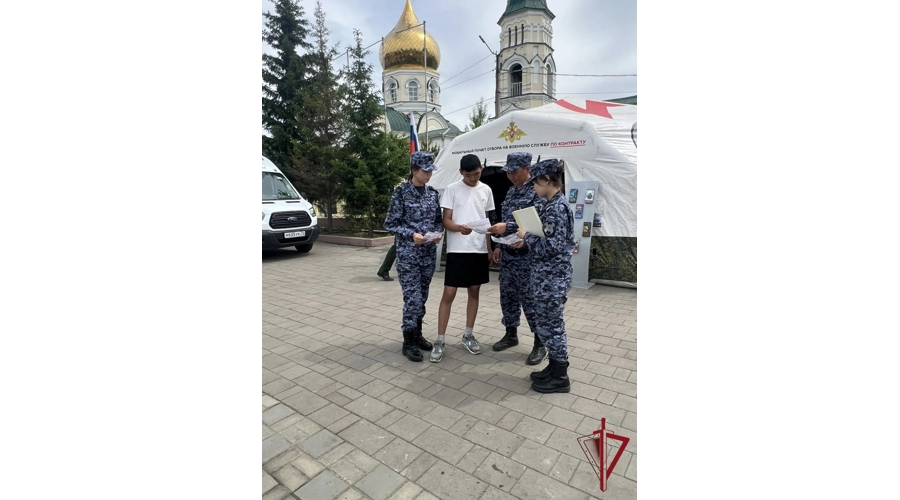Сотрудники Росгвардии рассказали забайкальцам об актуальных вакансиях службы