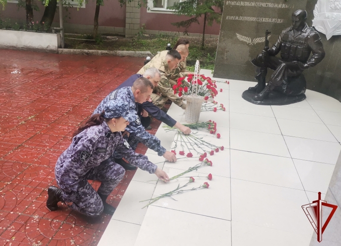 В Чите сотрудники, военнослужащие и ветераны Росгвардии почтили память погибших в Великой Отечественной войне