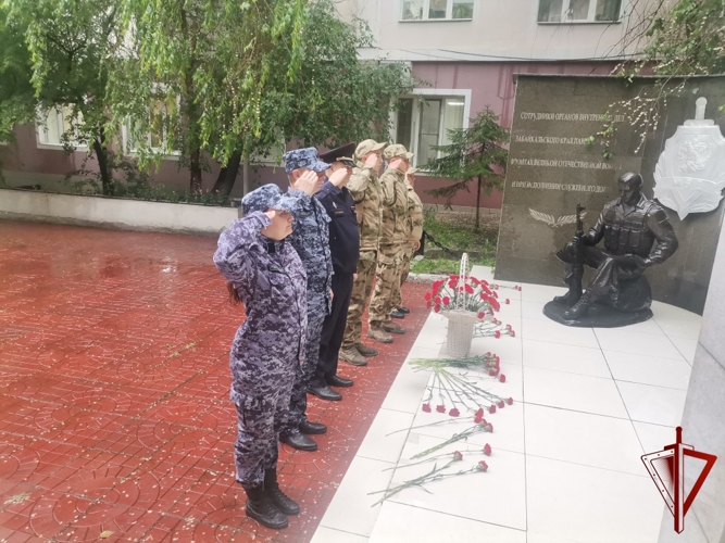 В Чите сотрудники, военнослужащие и ветераны Росгвардии почтили память погибших в Великой Отечественной войне