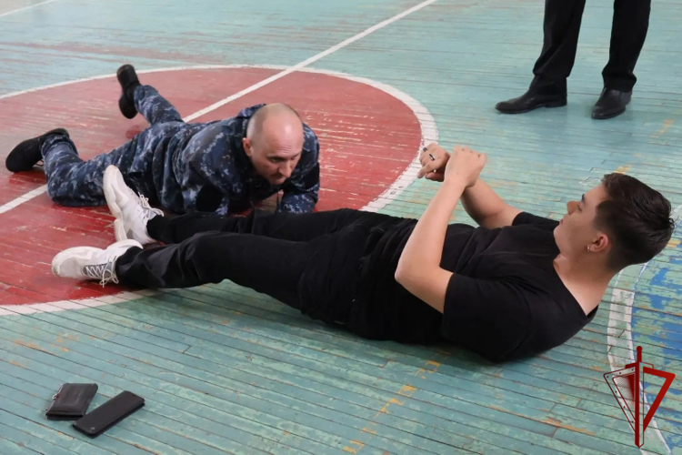 В Чите ветеран Росгвардии провел занятие по тактической медицине для студентов