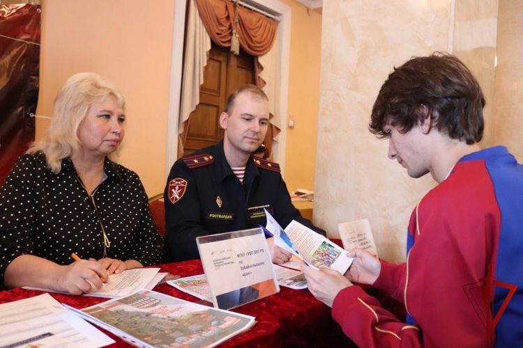 Представители Росгвардии приняли участие во всероссийской ярмарке трудоустройства