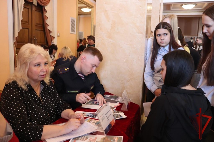 Представители Росгвардии приняли участие во всероссийской ярмарке трудоустройства