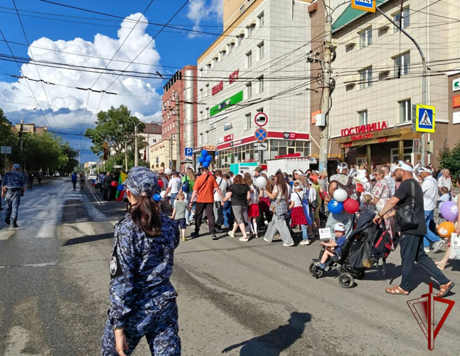  Сотрудники и военнослужащие Росгвардии приняли участие в параде семей в Чите