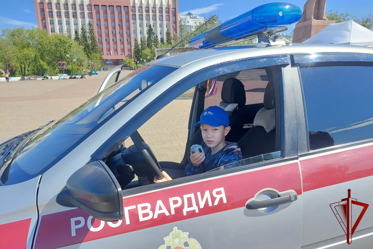 Сотрудники Росгвардии в Чите приняли участие в патриотическом фестивале «Рок-фронт»