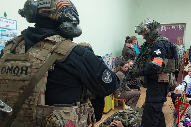 Сотрудники Росгвардии обезвредили злоумышленников в рамках всероссийских антитеррористических учений