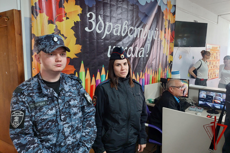 Сотрудники Росгвардии в Забайкалье обеспечили безопасность школьников в День знаний