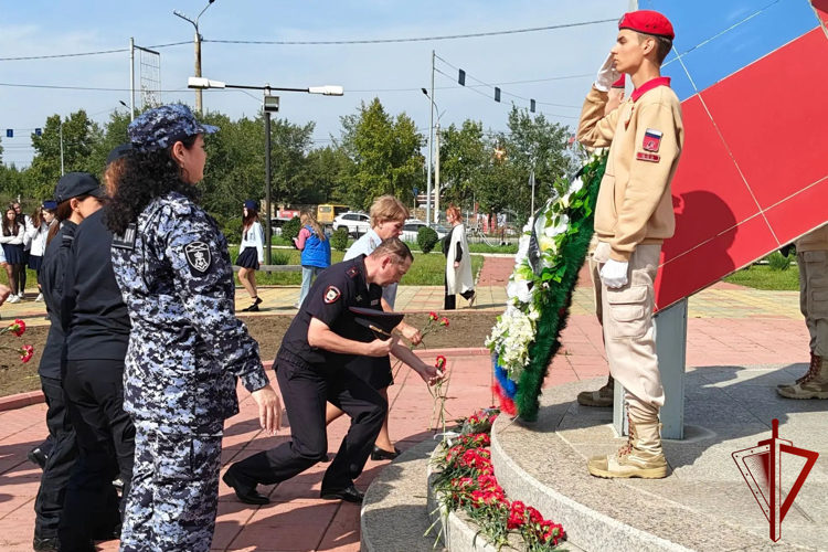 Сотрудники и военнослужащие Росгвардии в Чите почтили память жертв террористических актов