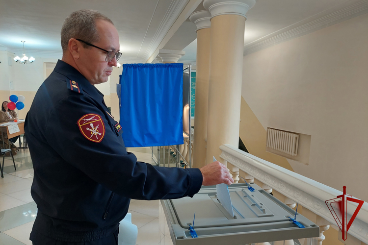 Личный состав Росгвардии в Забайкалье принимает участие в едином дне голосования