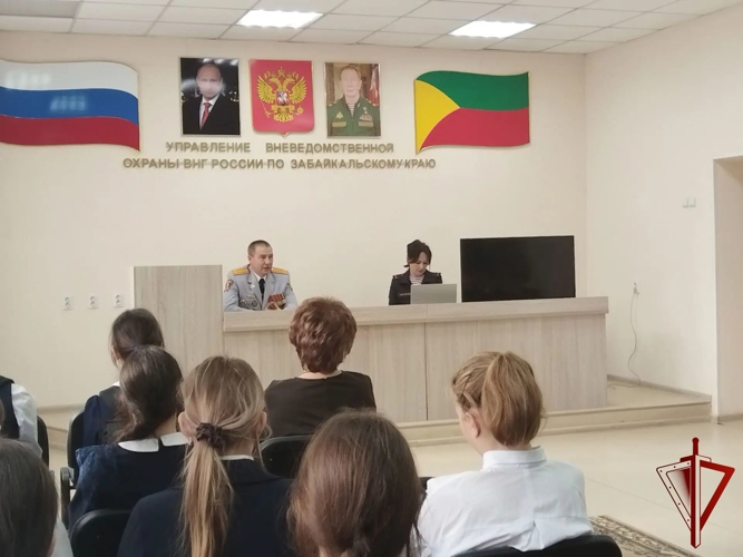 Школьники Читы познакомились со службой во вневедомственной охране