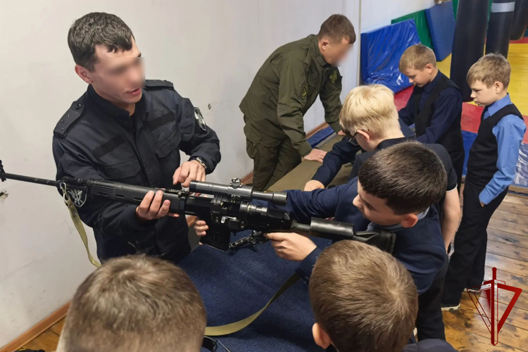 Читинские школьники познакомились с особенностями  службы в СОБР